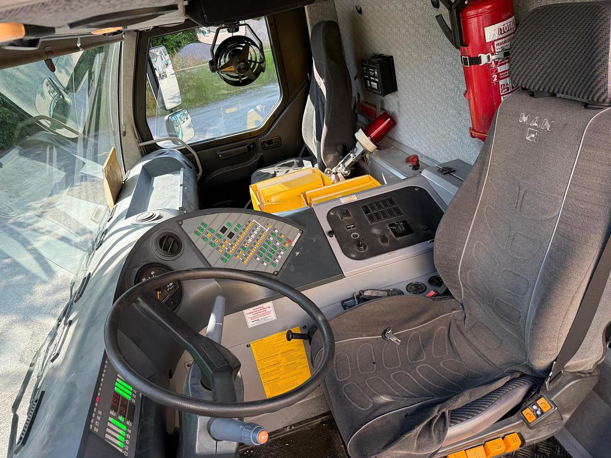 Used Liebherr LTM 1100-5.2