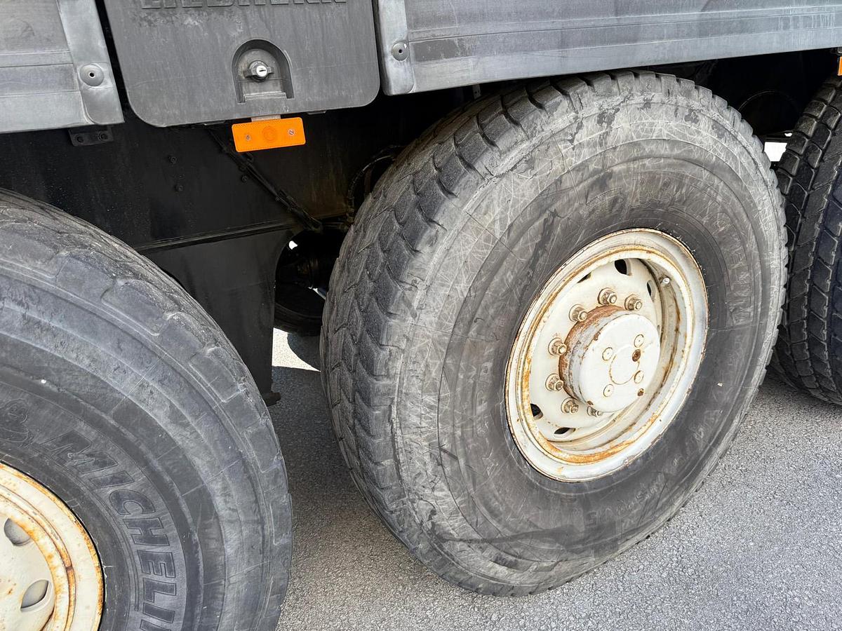 Used Liebherr LTM 1100-5.2