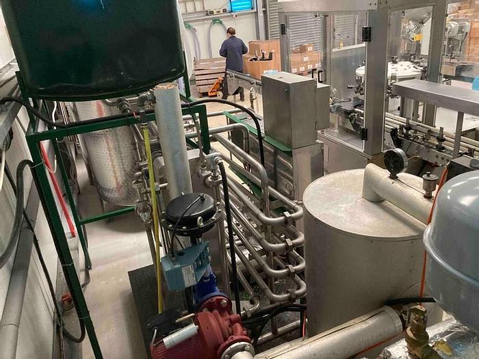 D'occasion COMPLETE FILLING AND CAPPING SYSTEM