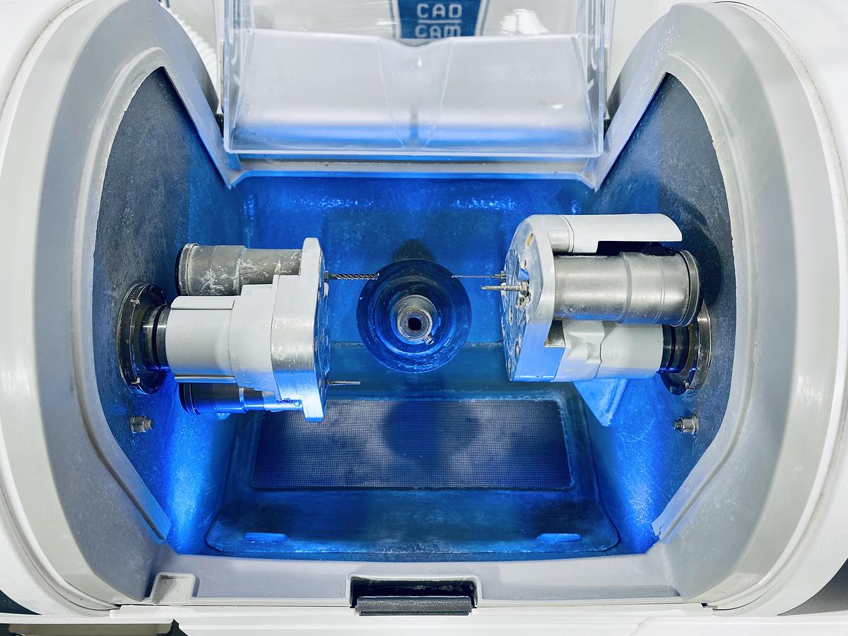 Used 2016 Sirona CEREC MC XL Premium 4-Motor Wet/Dry Mill (306190)