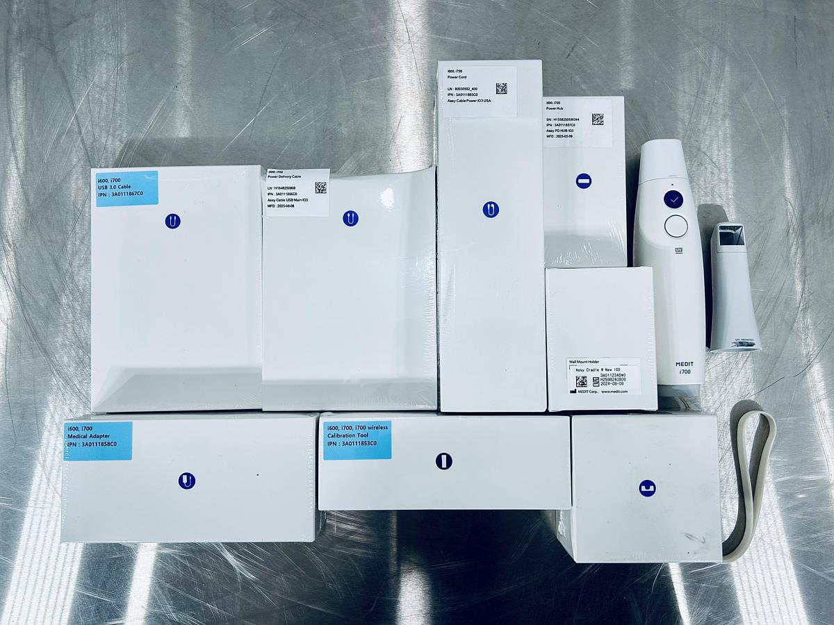 Used 2021 Medit i700 Intraoral Scanner + Accessories (AZ2112100055)