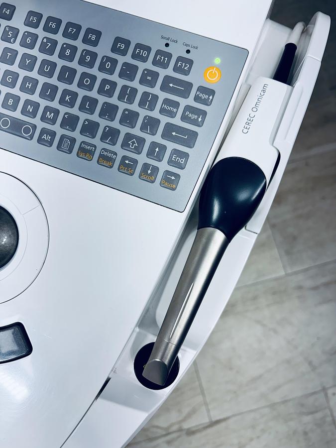 Refurbished 2015 Sirona CEREC AC Omnicam with CEREC 5.2.8 Software (136220)