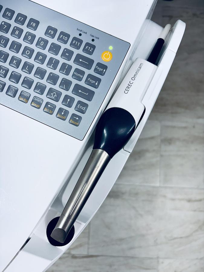 Refurbished 2016 Sirona CEREC AC Omnicam with CEREC 5.2.14 Software (140177)