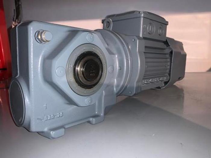Servomotor SEW SH37 DRN63M4/BE03 230W