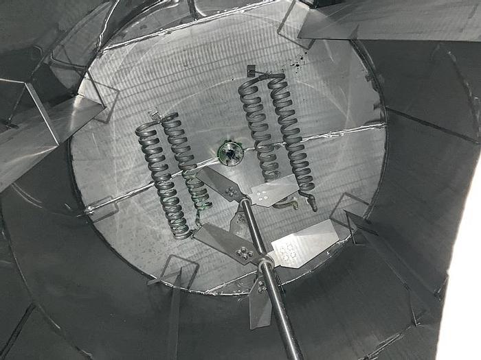 Used Used approximately 5000 gallon vertical stainless steel mix tank