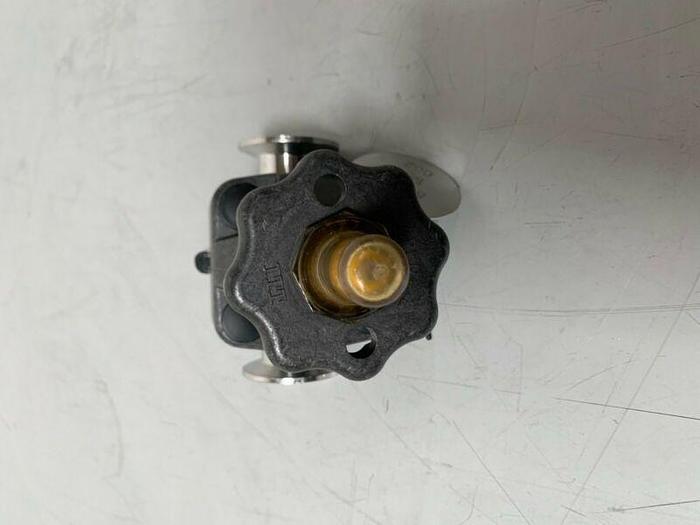 Used ITT Pure-FLO 1-316L-RA25MAX-CWP150 Diaphragm Valve  w/ 1" Sanitary Fittings