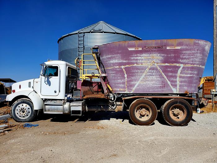 Used Peterbilt w/ Supreme 900T Vertical Feed Box - Allison Transmission