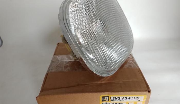 Farol Lente Caterpillar 336-7235 / 375-0352
