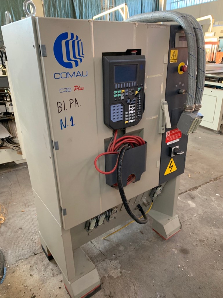 Usato 2003 Robot manipolatore marca Comau modello SMART H5 XL