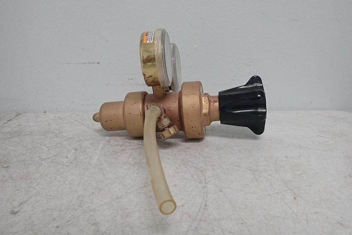 Used Fisher Scientific Company FS-125 Compressed Gas Regulator with CGA-580 Fitting