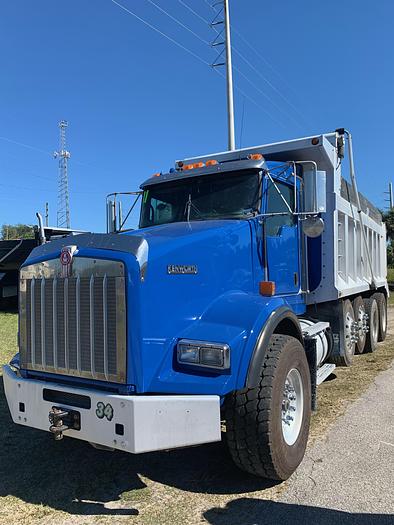 Used 2011 Kenworth T800 tri axle dump truck