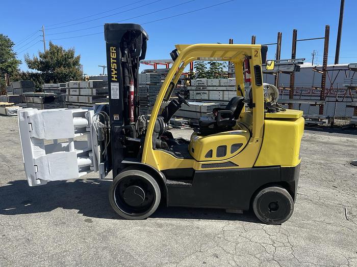 Used 13,500 POUND HYSTER FORKLIFT WITH 60" CASCADE ROLL CLAMP