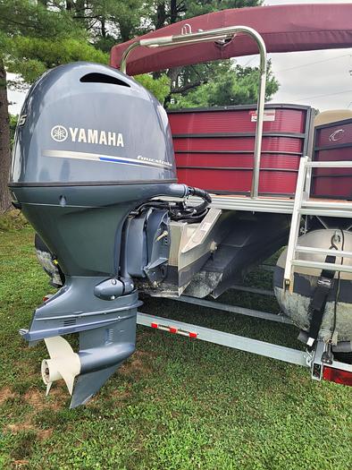 Used 2017 Crest 220 Tritoon