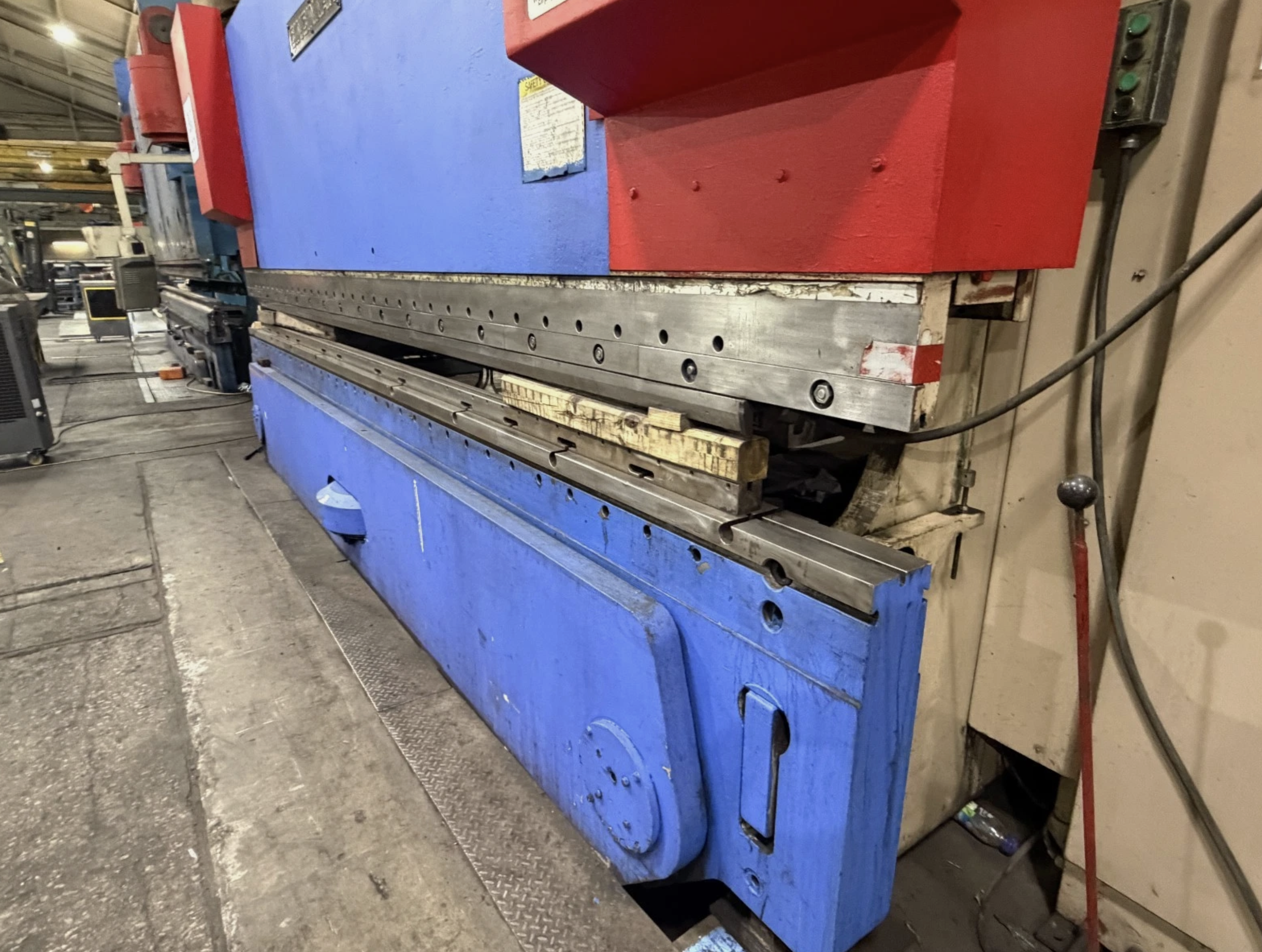 Used Cincinnati 230 Ton BK-C 230 Ton Press Brake
