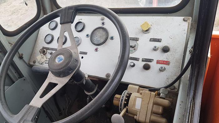 Used 2002 WELCAN 4 Axle Carrier Style Oilfield Pump / Kill Truck