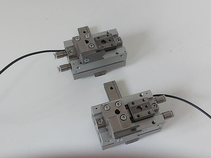 Gebraucht Flacher Pneumatik Greifer teilweise mit Greifarme, MHF2-12D1, Festo gebraucht