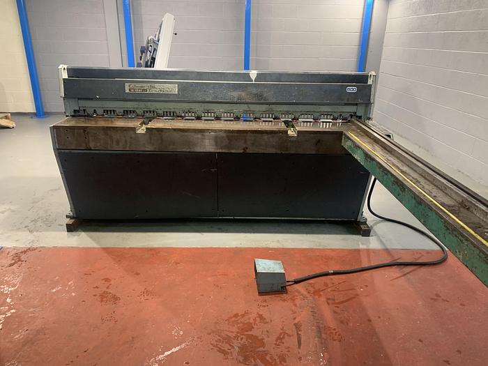 Used EDWARDS Direct drive 2m x 3.25 Mechanical Guillotine