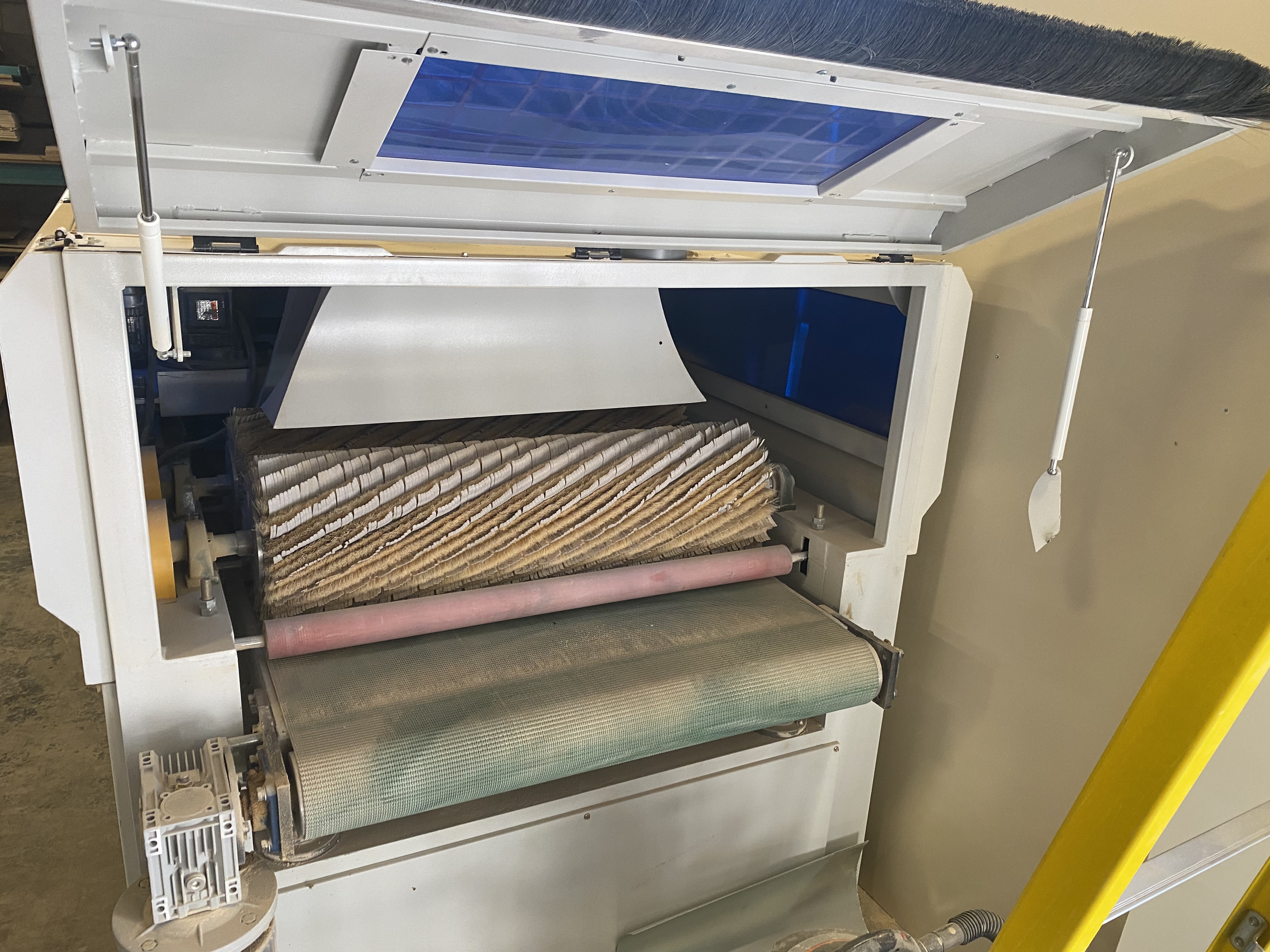 Used 2017 Quingdao KC1000-2YP-4R 18 discs sanding brush 4 long sanding roller sanding machine