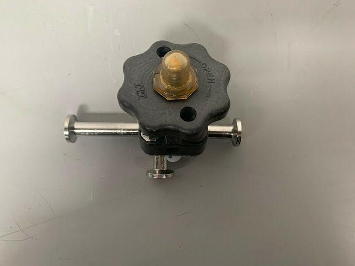 Used ITT Pure-Flo .5-316L-RA20MAX-CWP150 3-way Diaphragm Valve w/ 1/2" Sanitary Fit