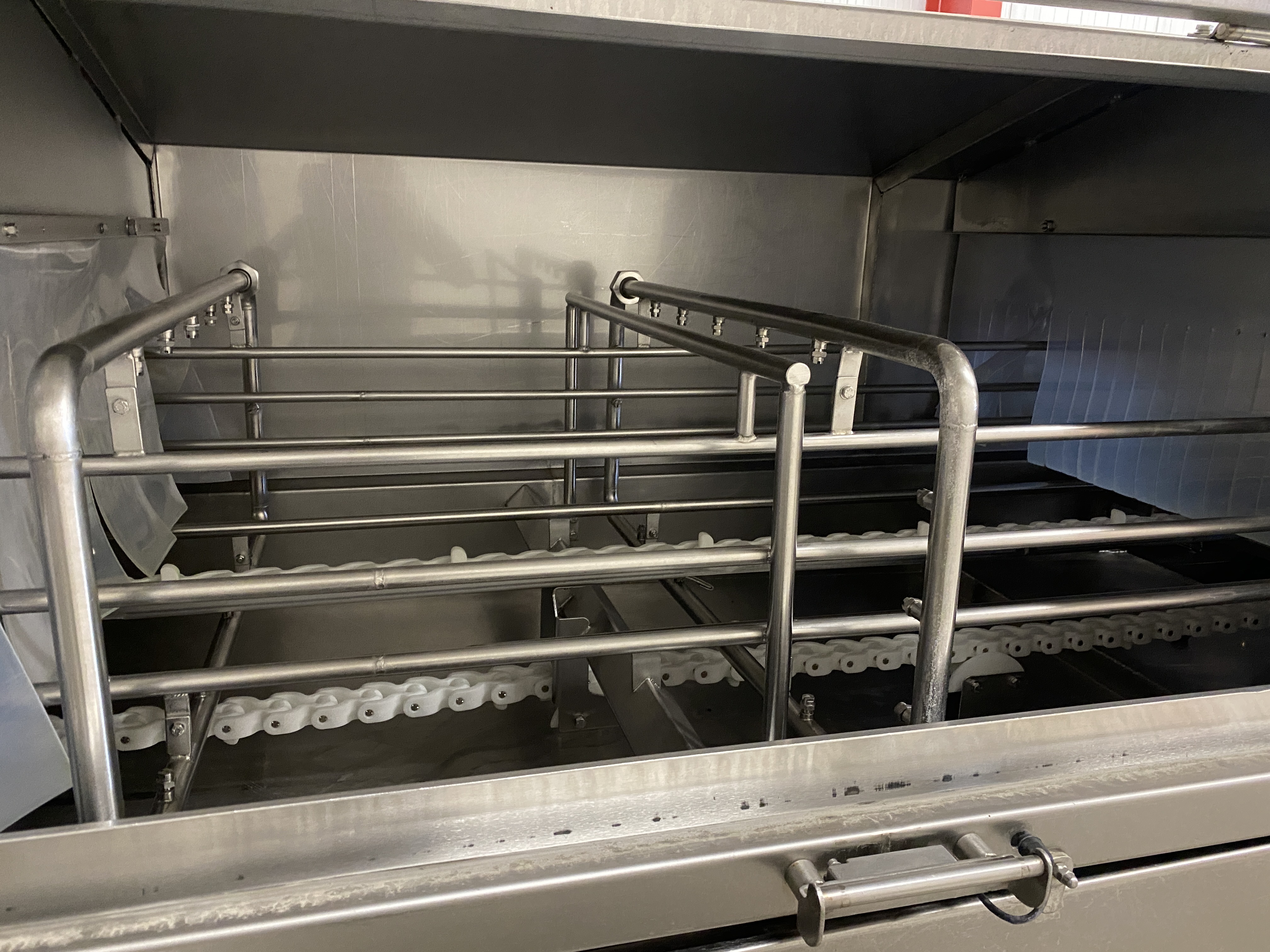 Used Unitech crate washer Single track washer with exit conveyor