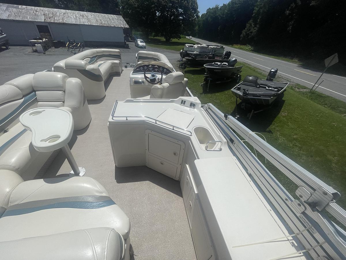 Used 2005 BENNINGTON 2575 RLX