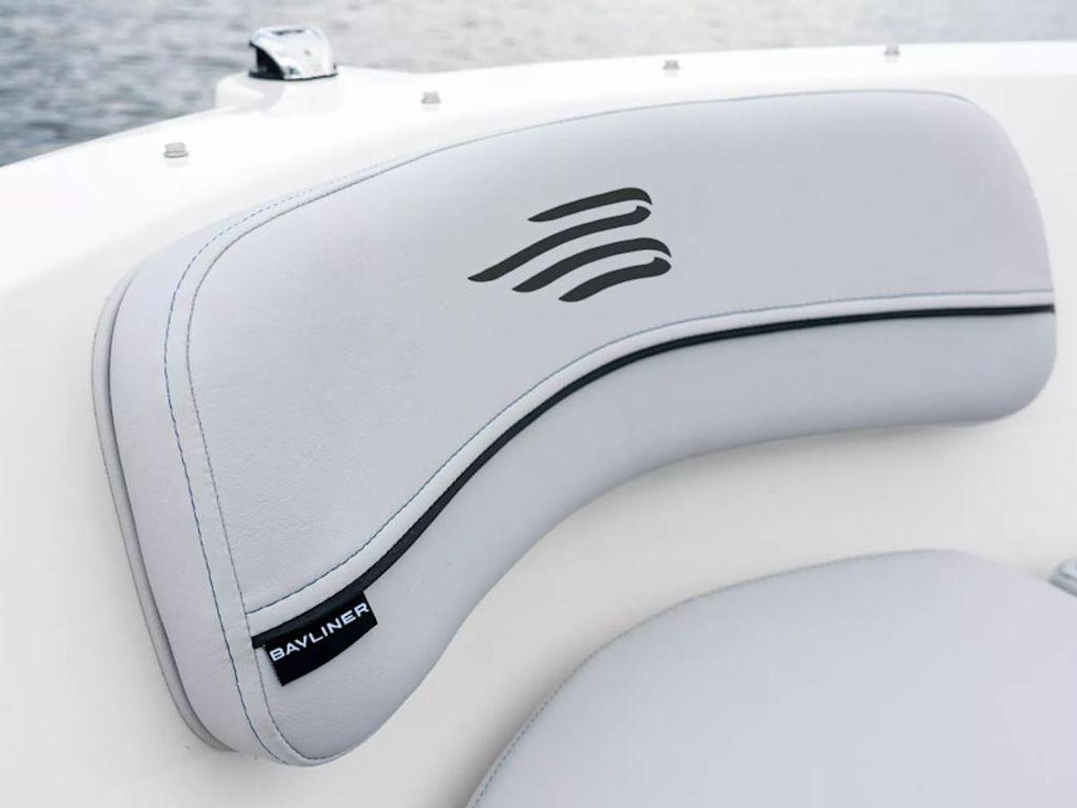 2025 Bayliner VR4 Bowrider Base