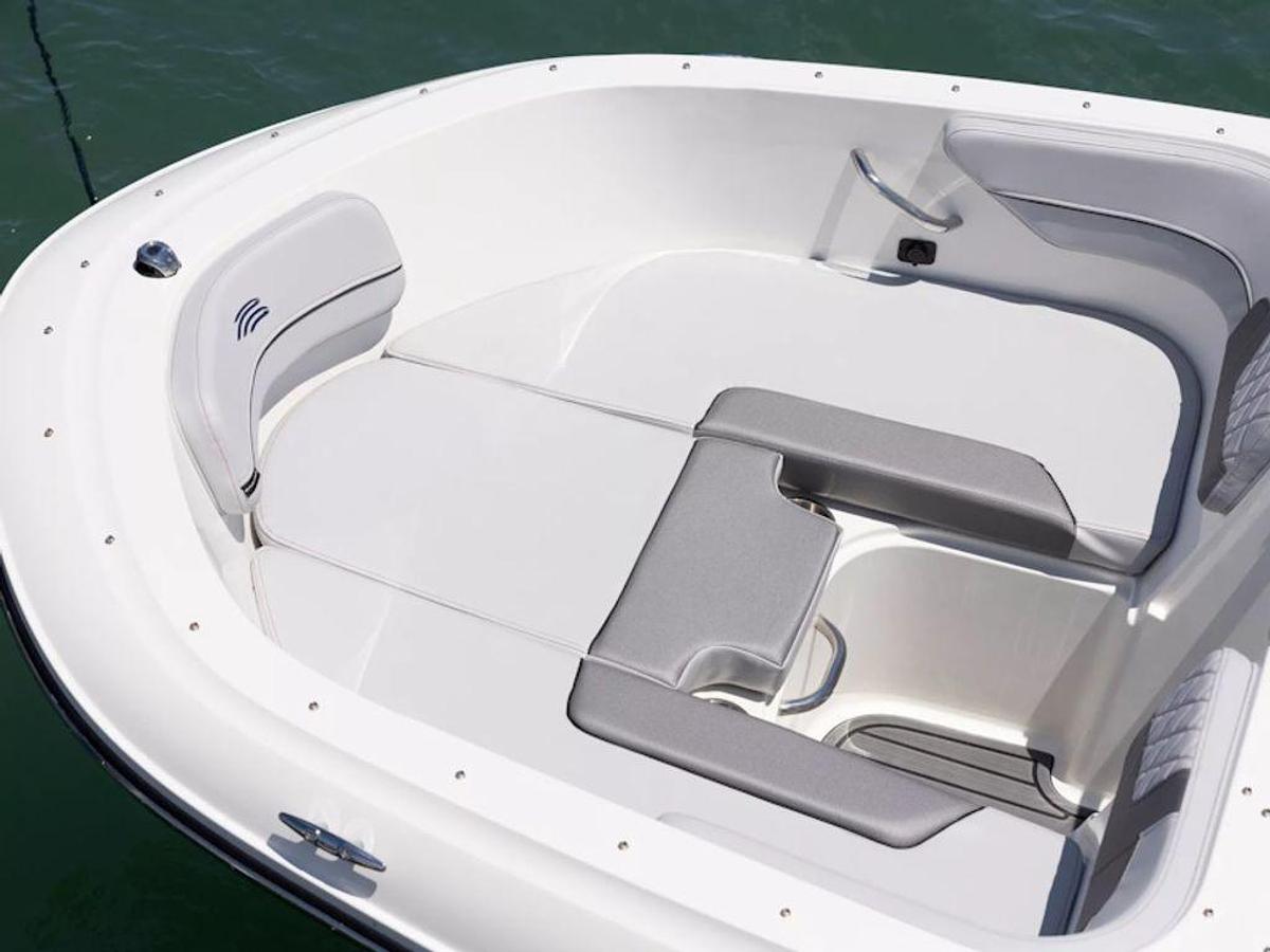 2025 Bayliner VR4 Bowrider - Outboard Base