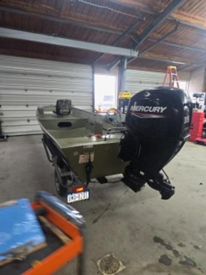 Used 2021 Lowe Boats L1648M Aura