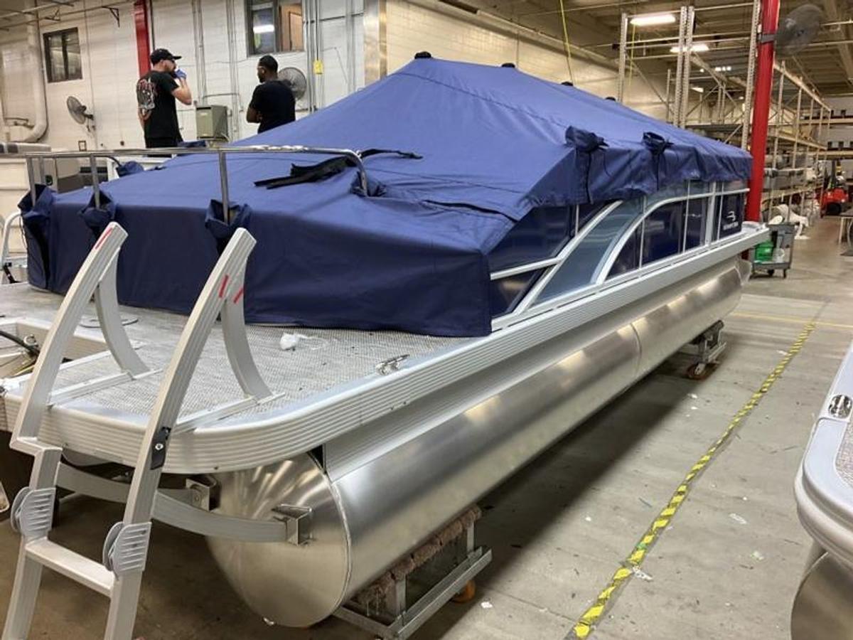 2024 Bennington 22 SXSB