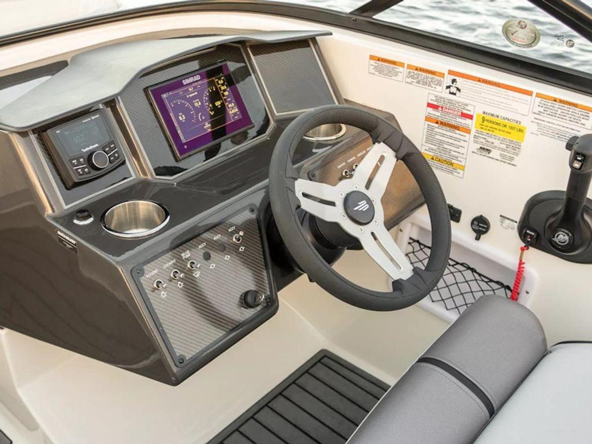 2025 Bayliner VR5 Bowrider - Outboard Base