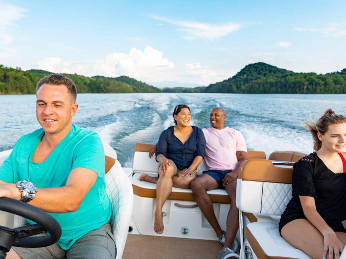 2025 Bayliner DX2200 Base