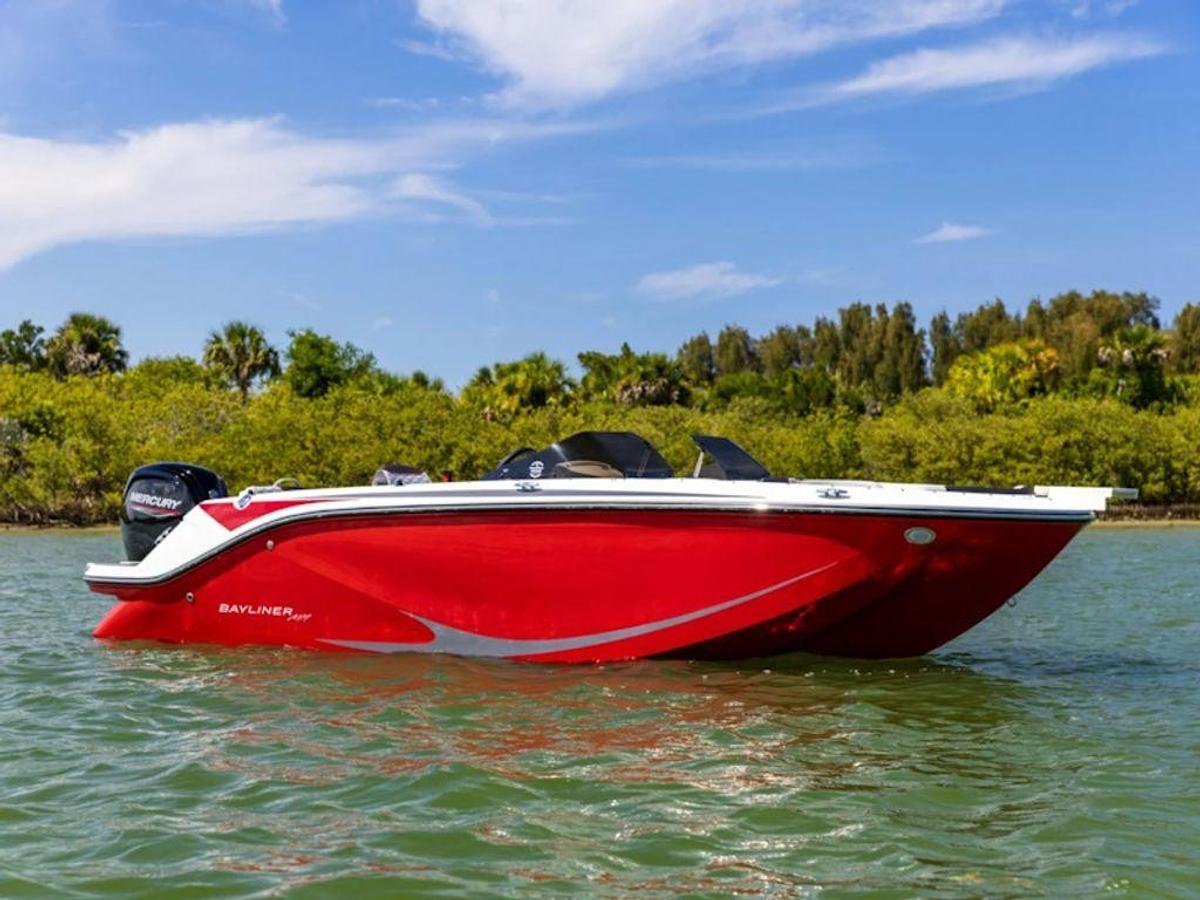 2025 Bayliner M19 Base