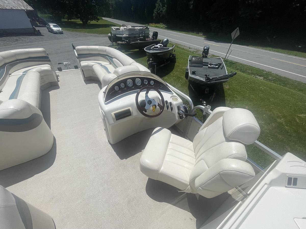 Used 2005 BENNINGTON 2575 RLX