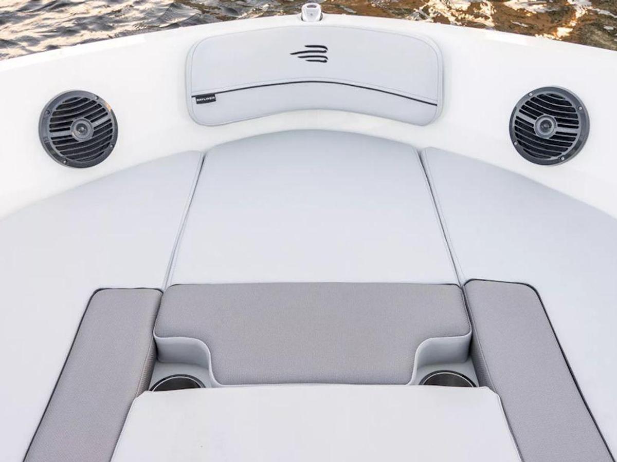 2025 Bayliner VR5 Bowrider - Outboard Base