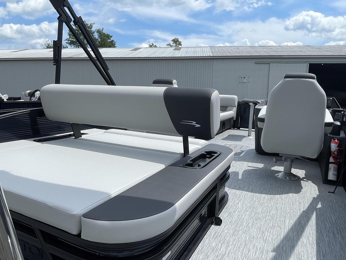 2027 Bennington S1 Swingback 22 SSB TRI-TOON - SALTWATER PACKAGE