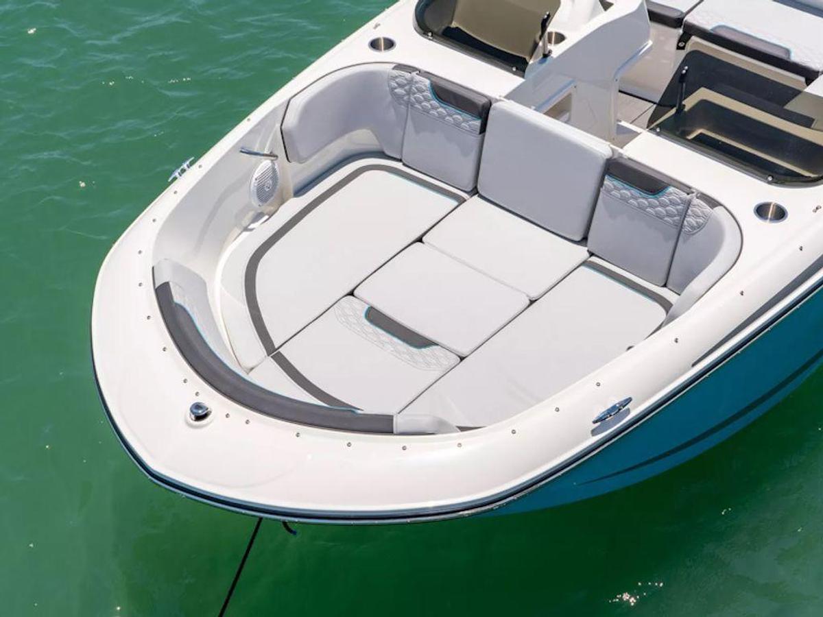 2025 Bayliner M17 Base