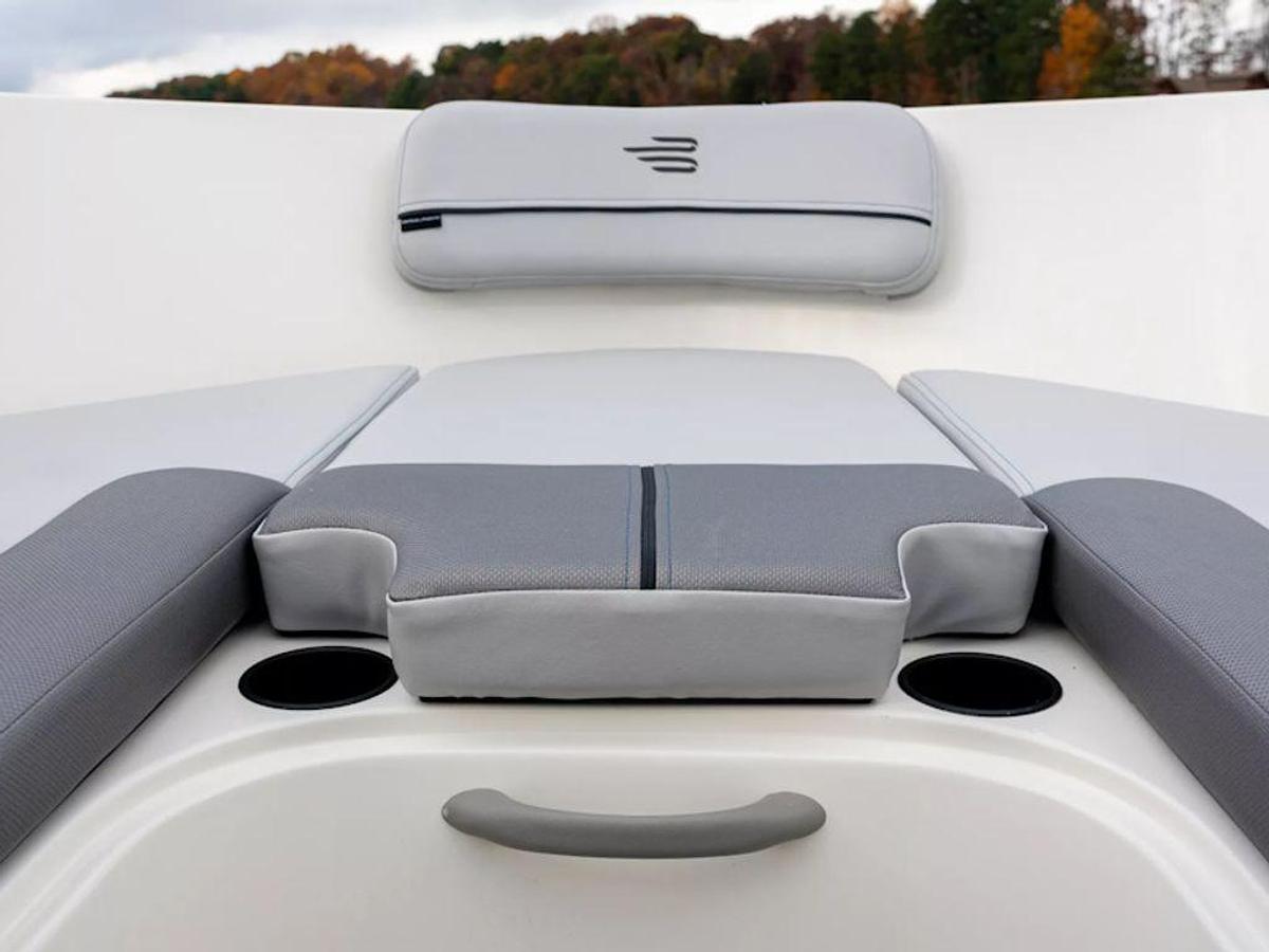 2025 Bayliner VR4 Bowrider Base