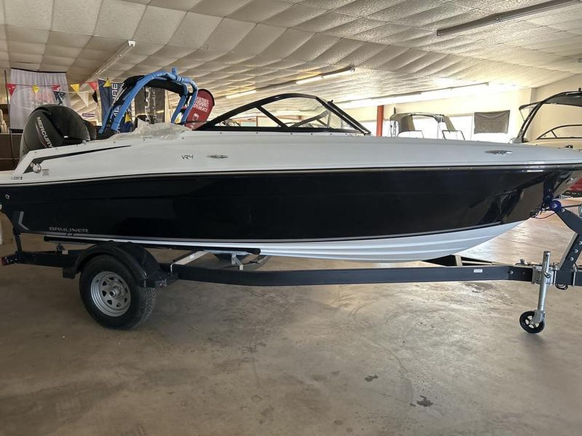 2023 Bayliner VR4 Bowrider - Outboard