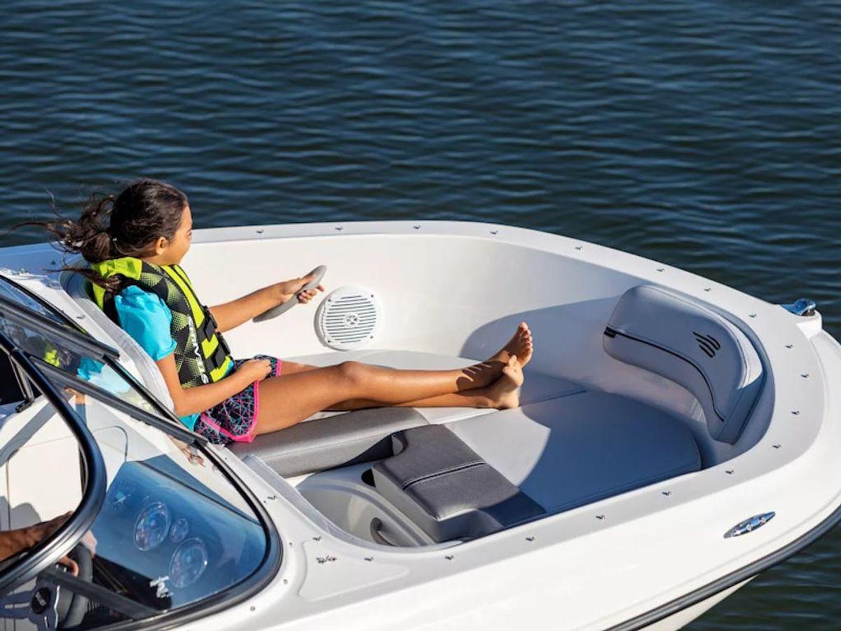 2025 Bayliner VR4 Bowrider Base