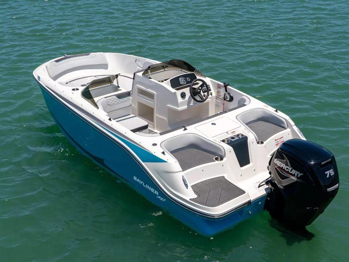 2025 Bayliner M17 Base