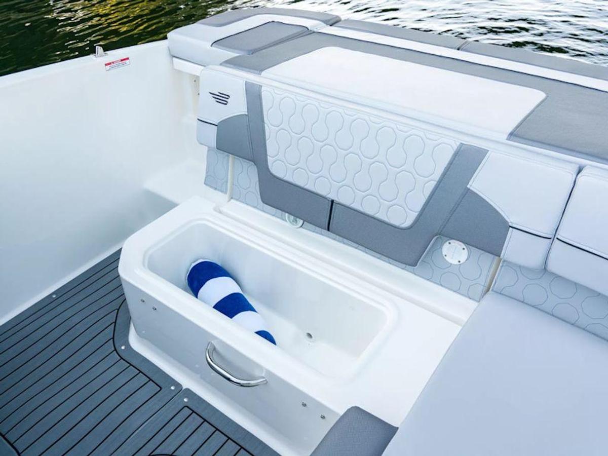 2025 Bayliner VR5 Bowrider Base