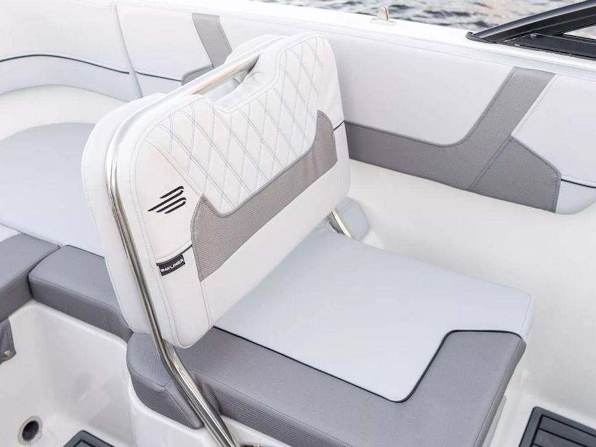 2025 Bayliner VR5 Bowrider - Outboard Base