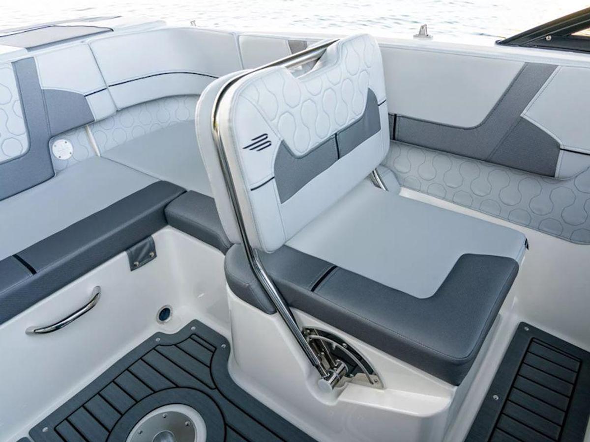 2025 Bayliner VR5 Bowrider Base
