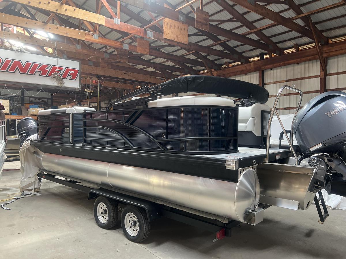 BENNINGTON 22S TRI TOON - BLACKOUT EDITION