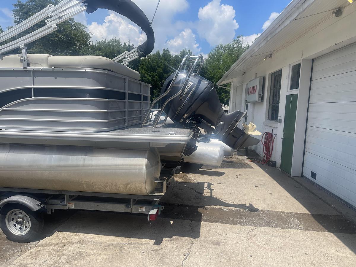 Used 2018 SYLVAN MIRAGE 8520 S TRI TOON