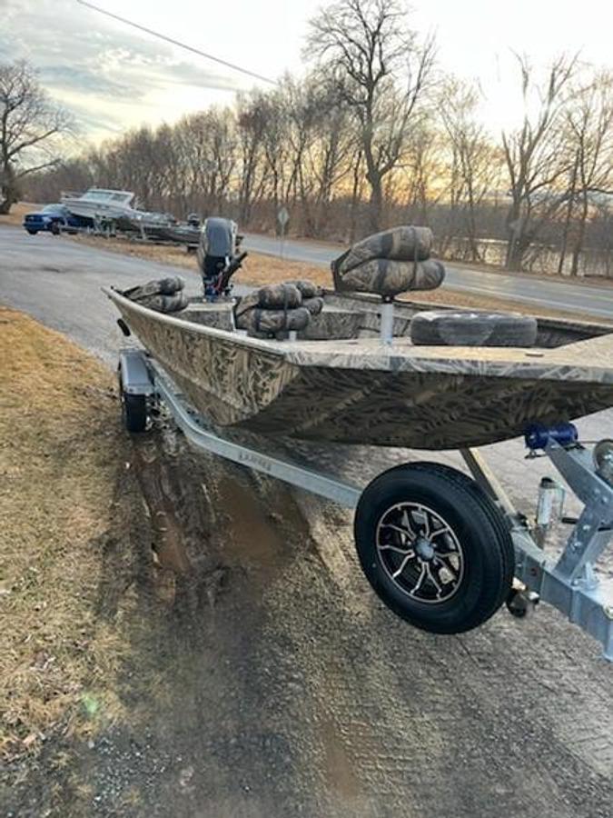 2024 Lund 1870 Predator Tiller