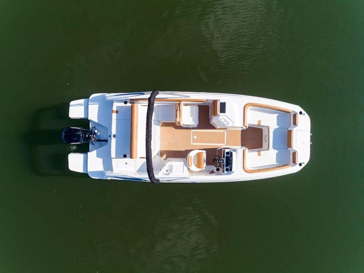 2025 Bayliner DX2200 Base