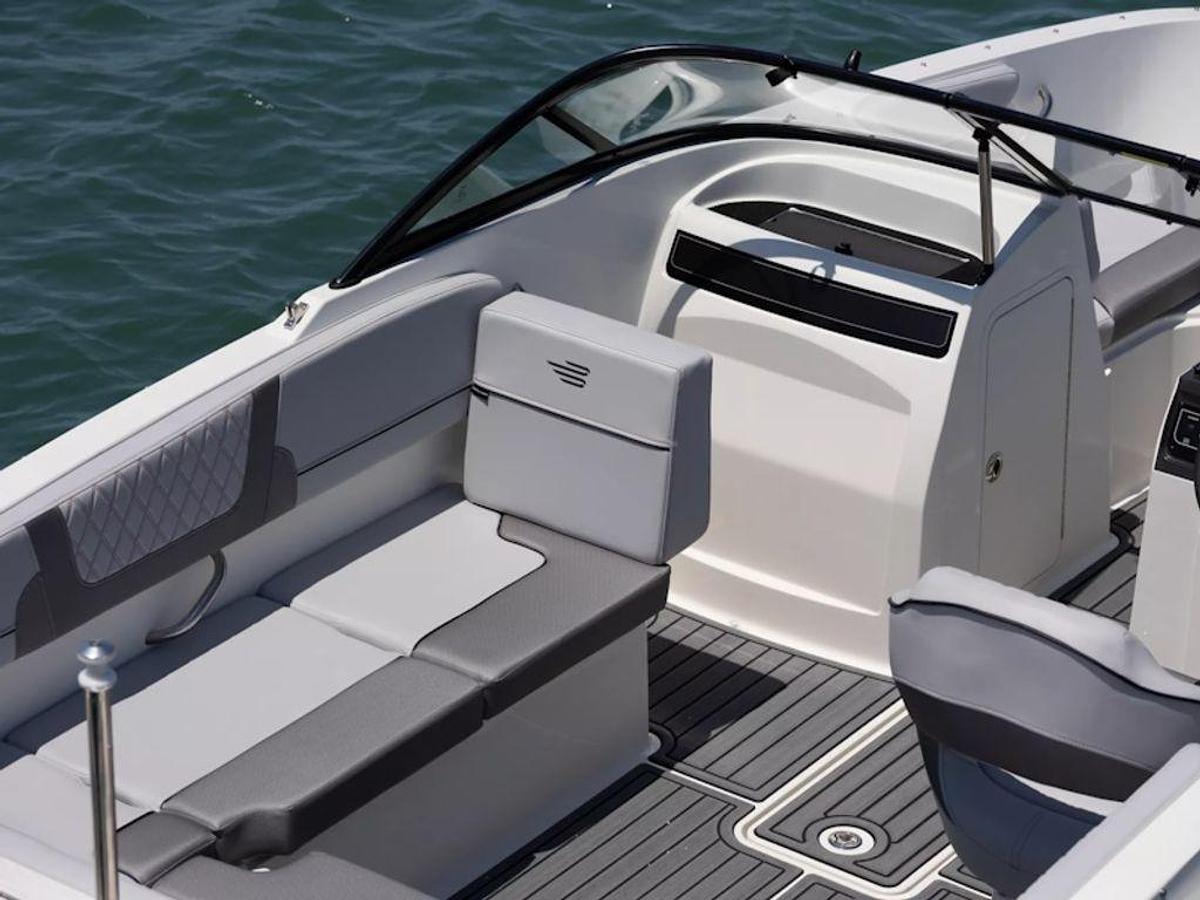 2025 Bayliner VR4 Bowrider - Outboard Base