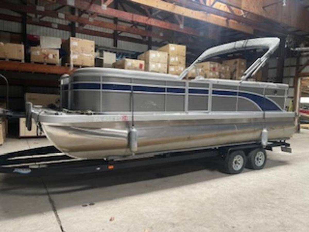 Used 2022 Bennington 22 SL
