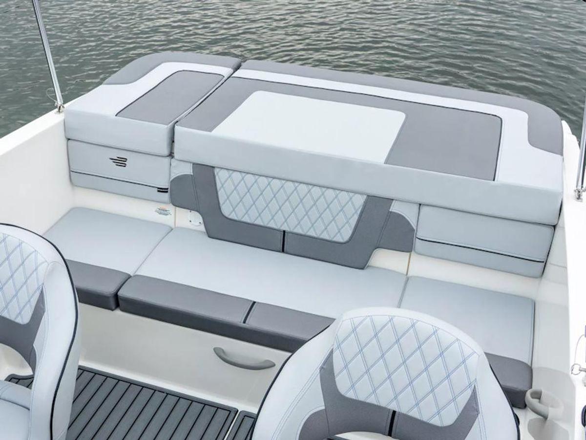 2025 Bayliner VR4 Bowrider Base
